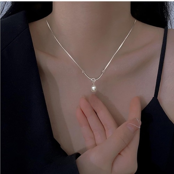 Elegant Silver Pearl Necklace - Picture 5 of 5